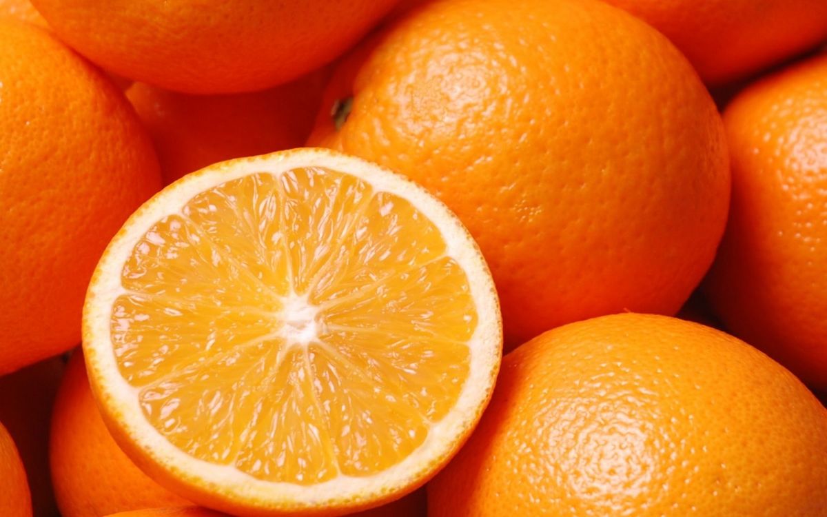 Ăn quá nhiều cam có thể gây khó chịu cho dạ dày, chuột rút, tiêu chảy, đầy hơi và buồn nôn