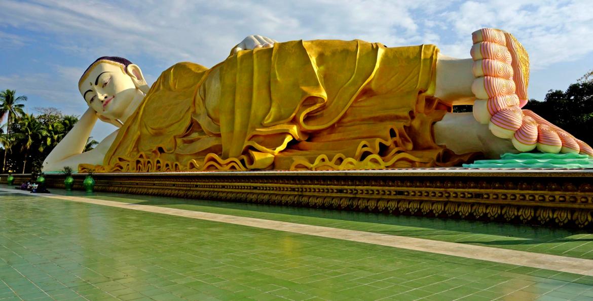 Tượng Phật dài trong tư thế niết bàn nổi tiếng tại thành phố Bago 