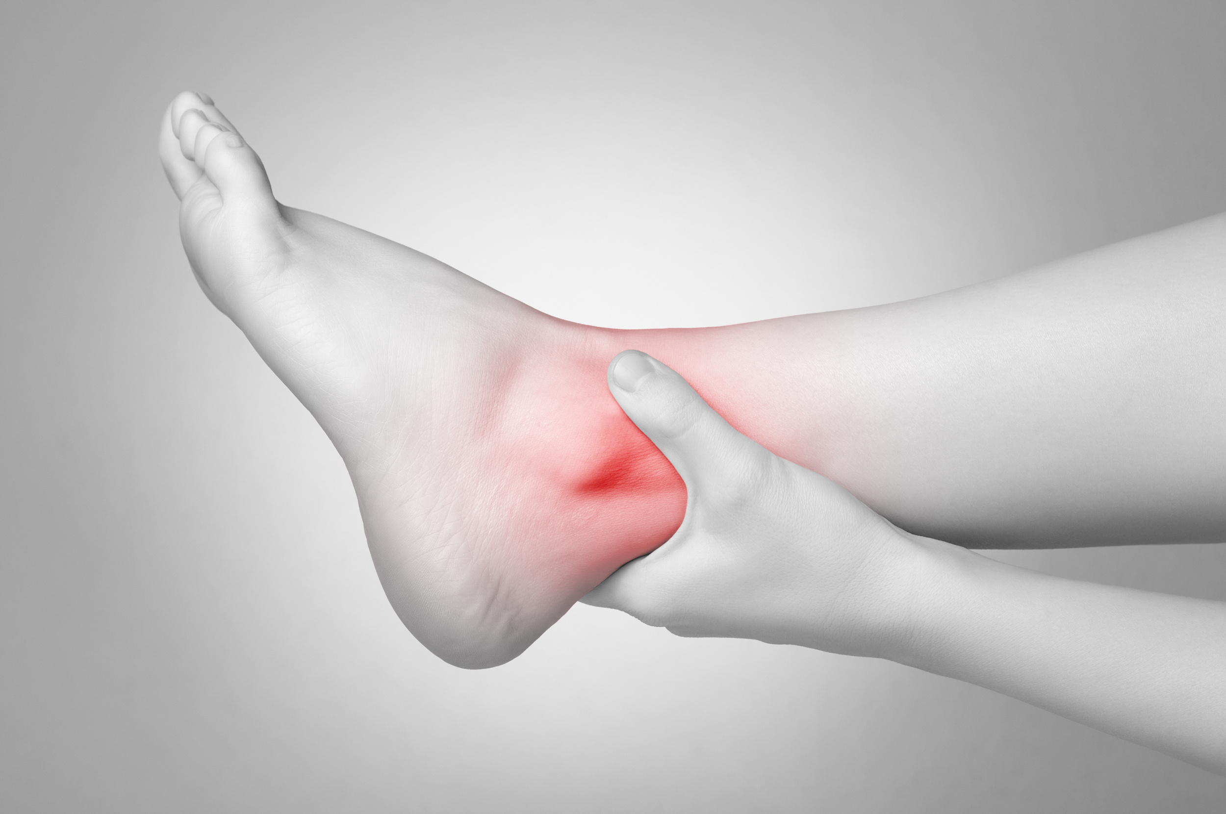 Thoái hóa khớp là nguyên nhân gây ra tình trạng bàn chân đau nhức