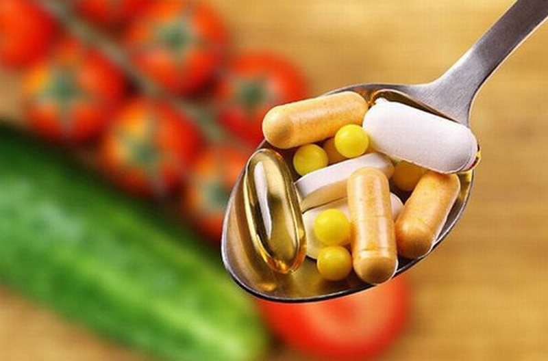 Sử dụng vitamin tổng hợp quá nhiều sẽ gây thừa vitamin và chất khoáng